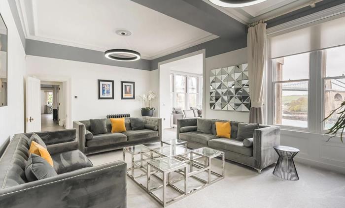 Telford House – 3 Luxurious Lounges